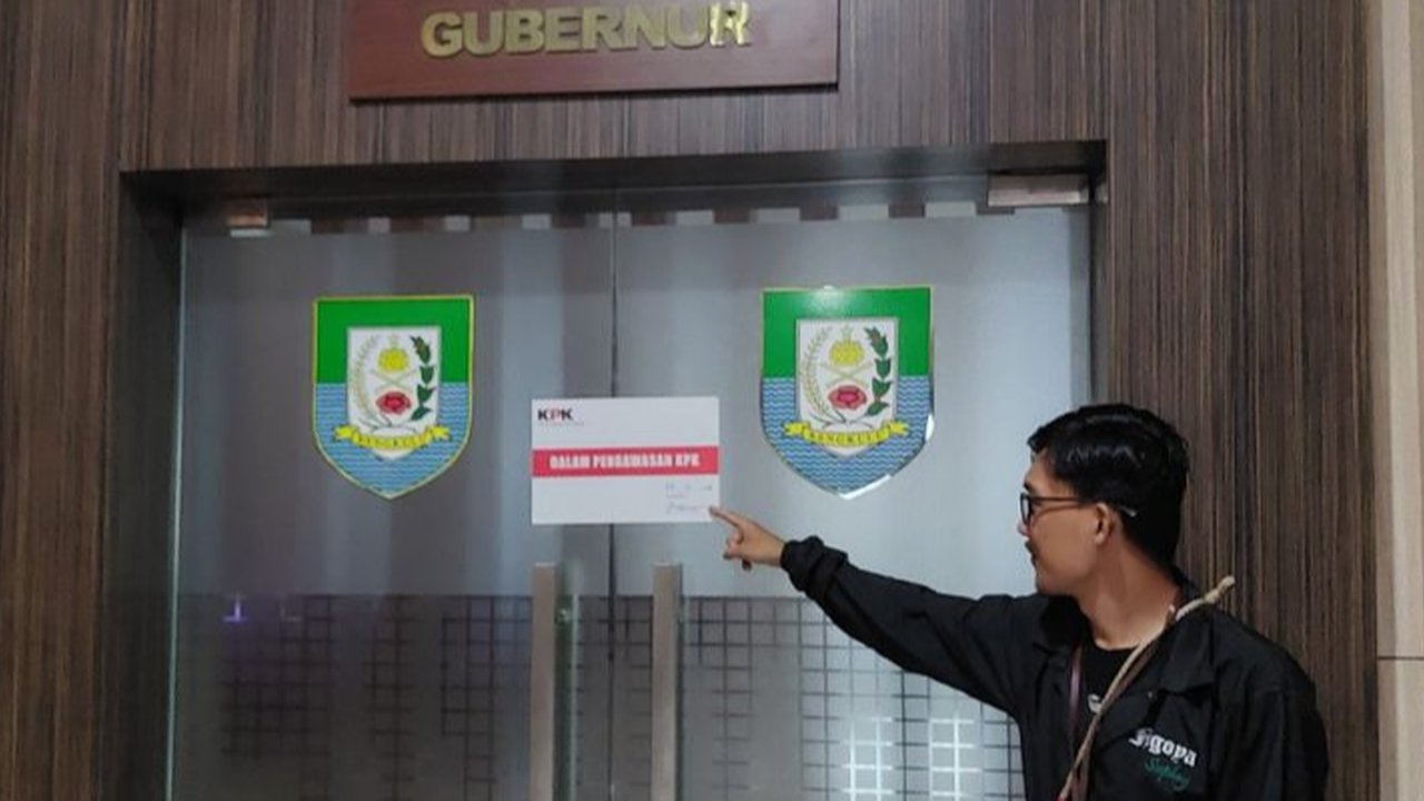 KPK Segel Ruang Kerja Gubernur Bengkulu Rohidin Mersyah dan Sekda Isnan Fajri
