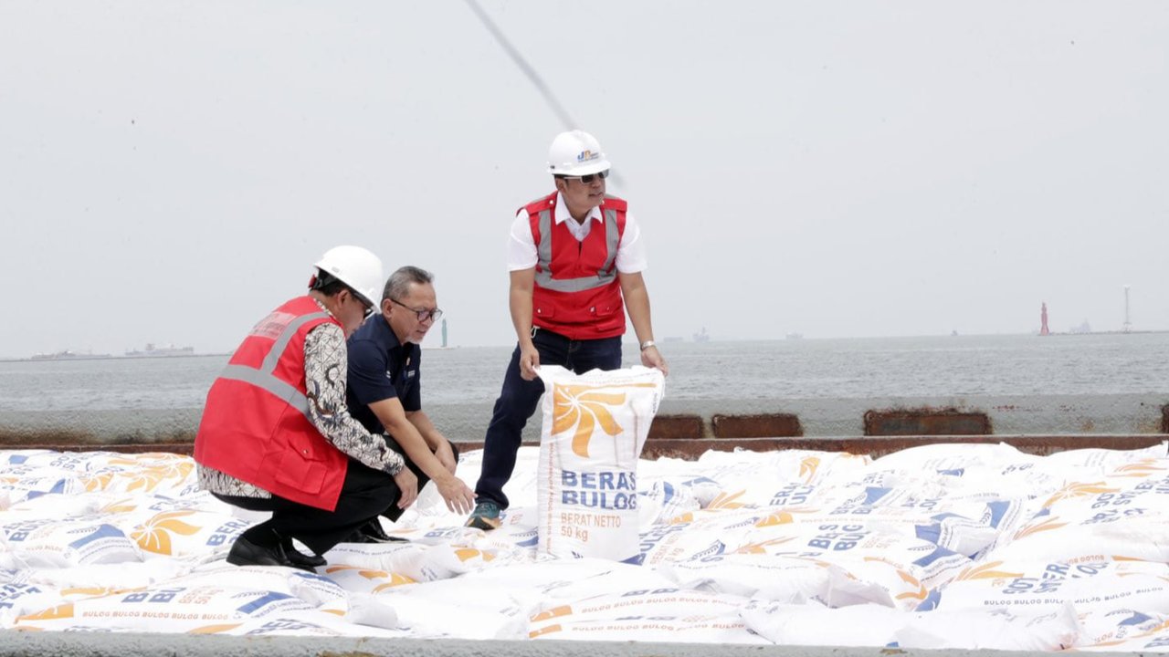 Menteri Perdagangan, Zulkifli Hasan menyatakan impor beras untuk menambah cadangan beras Bulog yang berkurang banyak, paska operasi pasar yang dilakukan Bulog. (Istimewa)