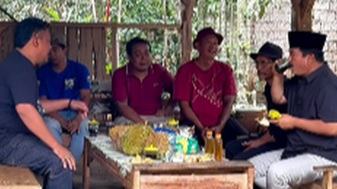 Bintang 4 TNI AU Ngopi Bareng Warga di Gubuk