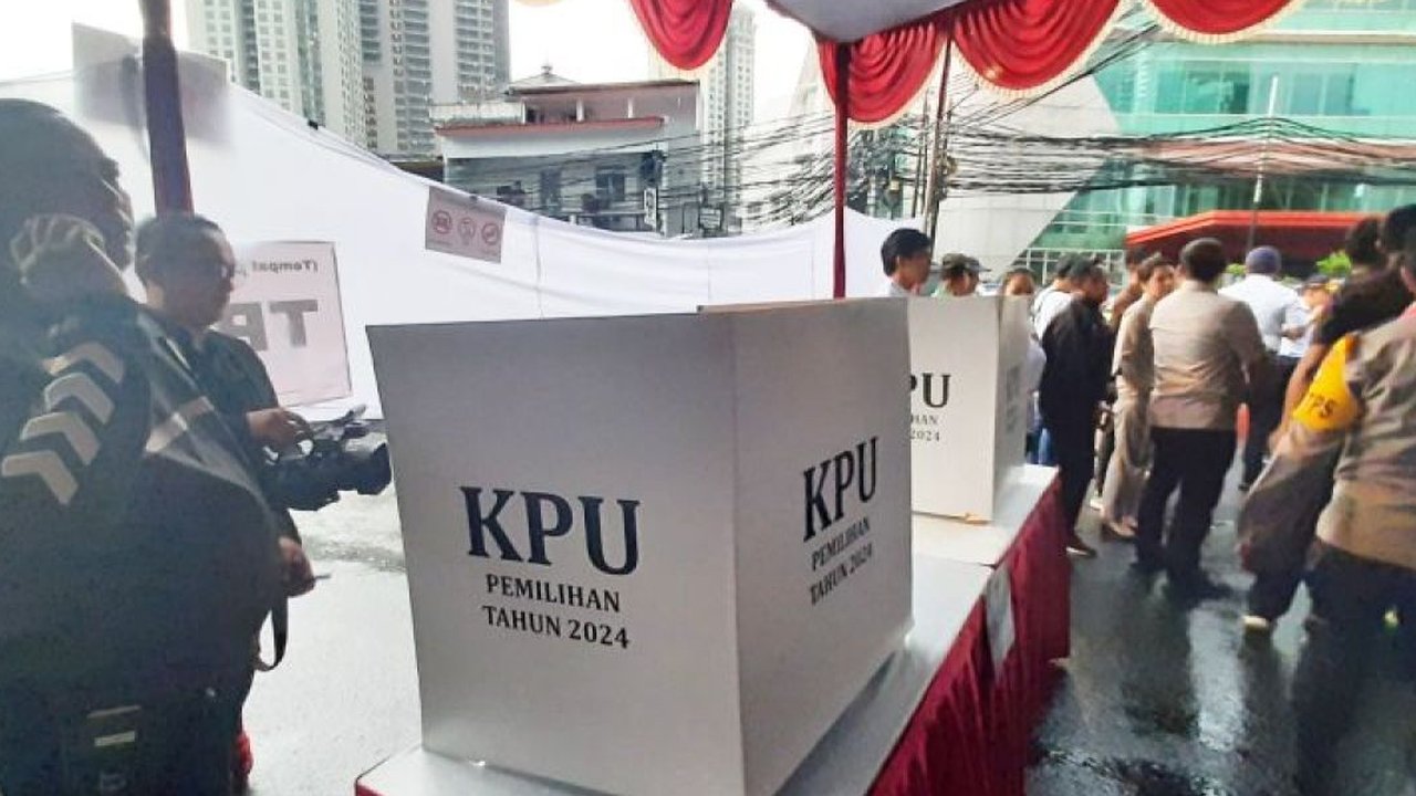 Komisi Pemilihan Umum Jakarta menyarankan para pemilih yang telah mengurus pindah lokasi memilih di Pilkada DKI Jakarta agar datang ke Tempat Pemungutan Suara ...