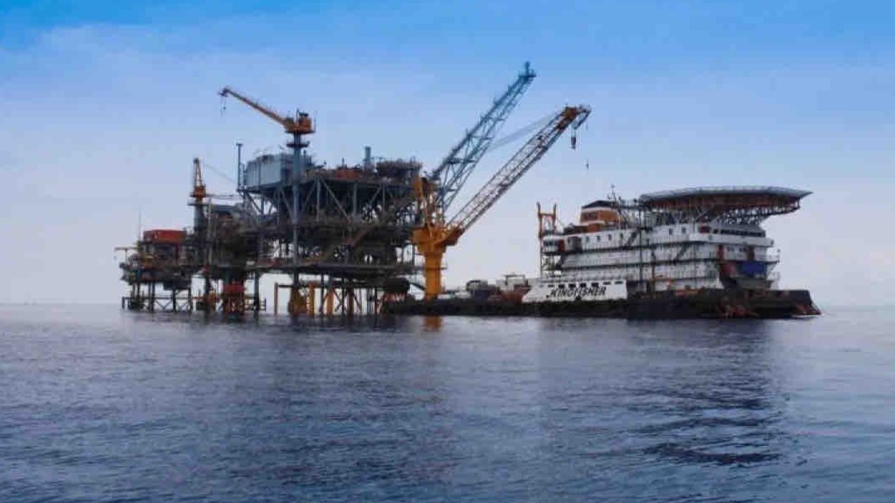 Direktur Eksekutif Reforminer Institute Komaidi Notonegoro menilai pemangkasan regulasi yang dinilai menjadi penghambat lifting migas penting untuk ...