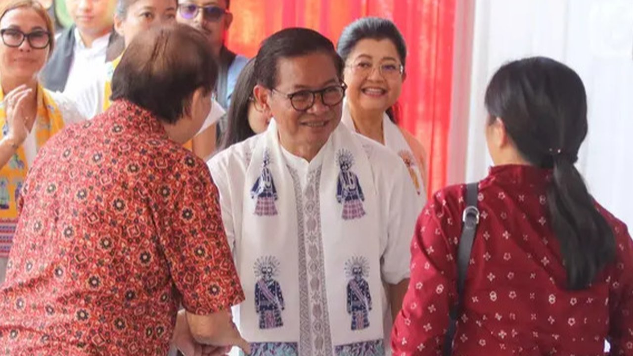 Pramono Anung-Rano Karno akan bersaing dengan dua pasangan kandidat lainnya, yakni Ridwan Kamil-Suswono dan Dharma Pongrekun-Kun Wardana untuk memperebutkan kursi no 1 di DKI Jakarta. (Liputan6.com/Herman Zakharia)