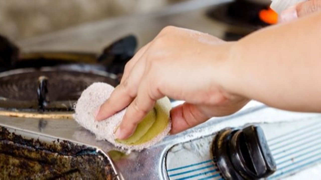 Tips Tukang Reparasi Gunakan Sabun Colek untuk Bersihkan Karat di Bodi Kompor