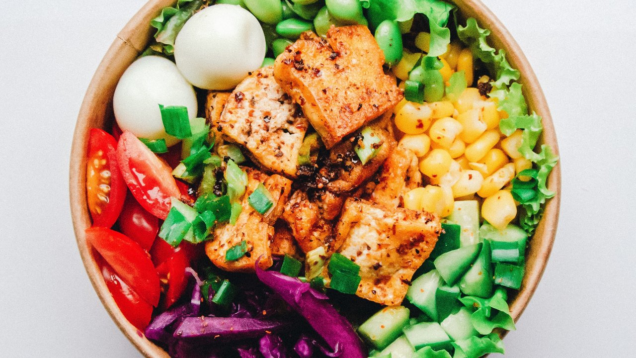 7 Menu Sehat dan Praktis Untuk Makan Siang Rendah Kalori (Foto: Unsplash.com/ Anh Nguyen)