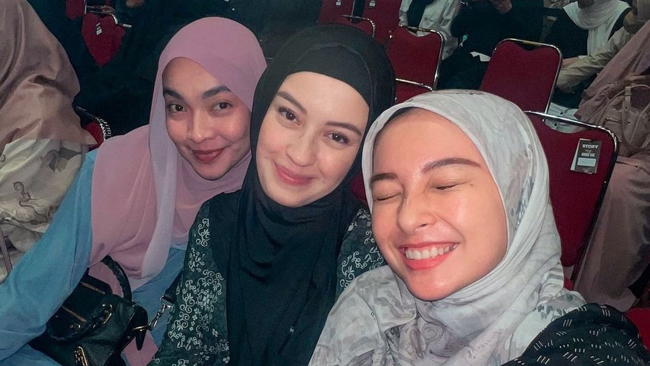 Cantik Berhijab, Ini 7 Potret Kimberly Ryder Ikut Kajian Bareng Para Sahabat