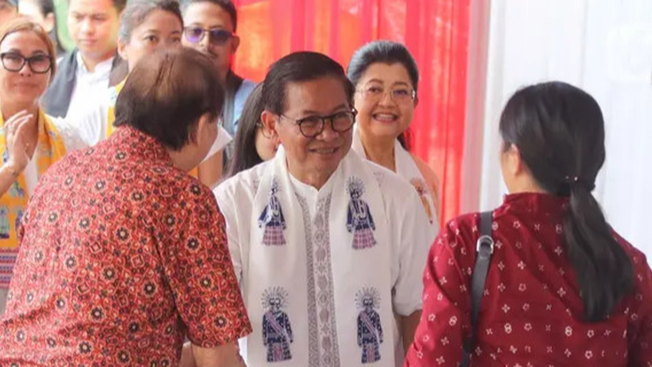 Pramono Anung-Rano Karno akan bersaing dengan dua pasangan kandidat lainnya, yakni Ridwan Kamil-Suswono dan Dharma Pongrekun-Kun Wardana untuk memperebutkan kursi no 1 di DKI Jakarta. (Liputan6.com/Herman Zakharia)