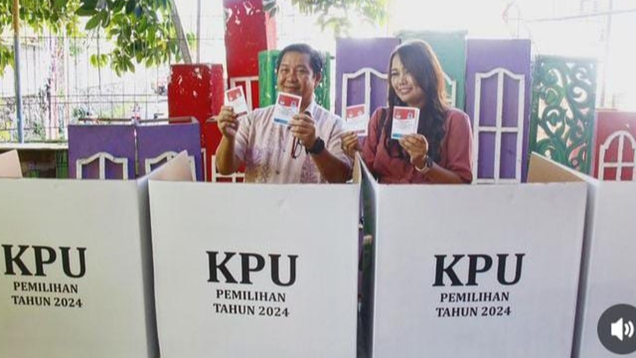 Steven Kandouw bersama sang Istri dr Kartika Devi Kandouw Tanos saat nyoblos di TPS 5