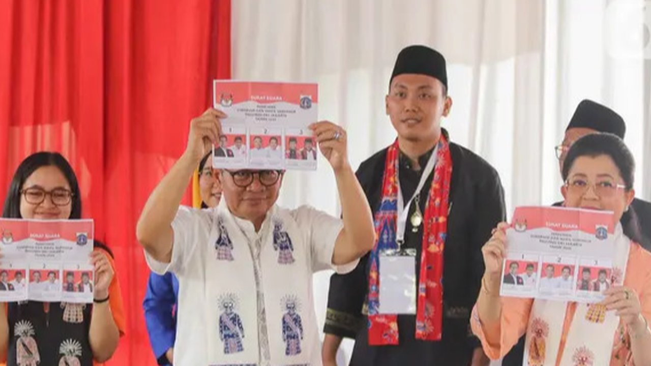 Calon Gubernur dan Calon Wakil Gubernur DKI Jakarta nomor urut 3, Pramono Anung-Rano Karno (kanan) memberikan tanggapan terkait hasil hitung cepat atau quick count Pilkada Jakarta 2024.