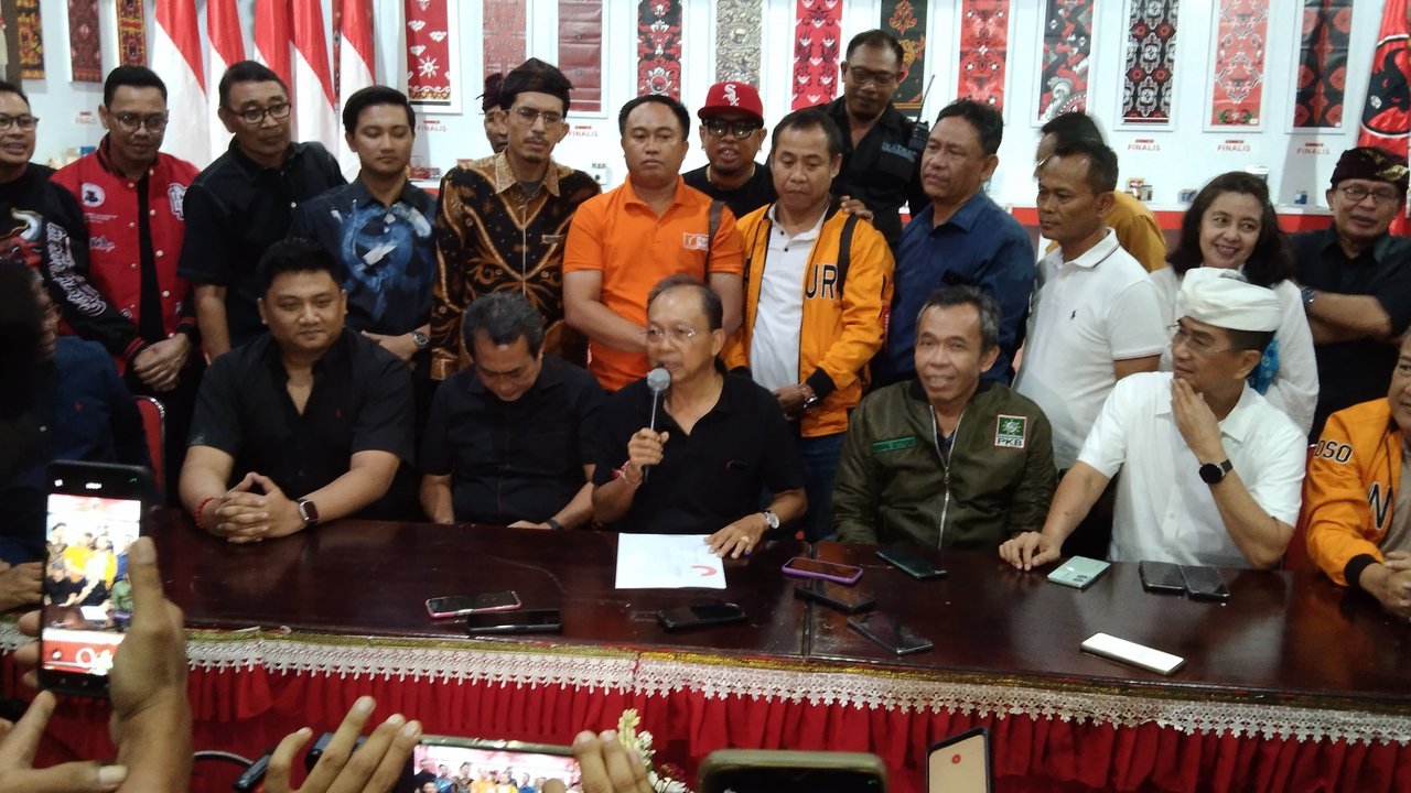 Cagub Bali Wayan Koster Umumkan Kemenangan Pilkada Bali
