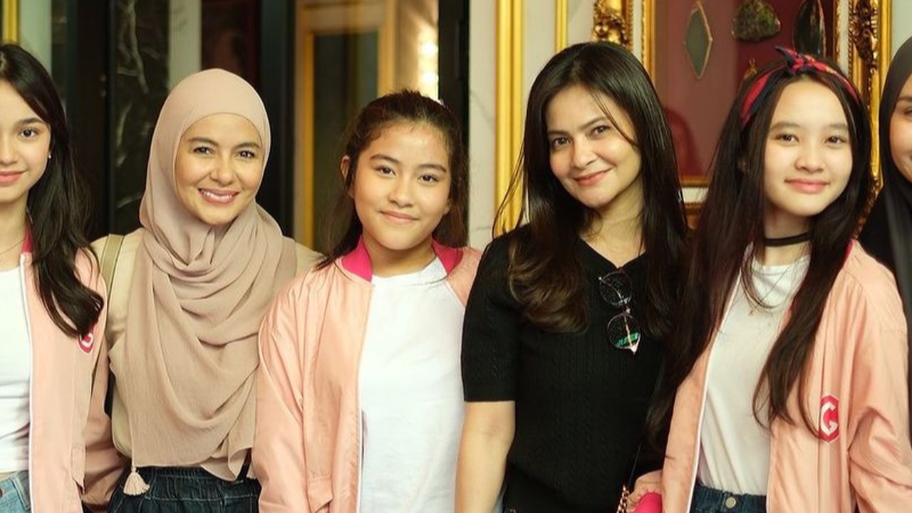 Tak cuman Sybil, rupanya anak Cut Tari dan Meisya Siregar juga berhasil lolos sebagai 20 finalis. Rupanya Sybil, Sydney, dan Loui ikut jejak sang mama sebagai alumni Gadis Sampul.