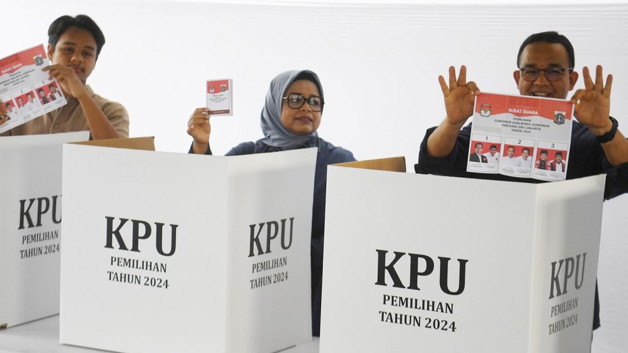 Anies Baswedan Coblos di Lebak Bulus