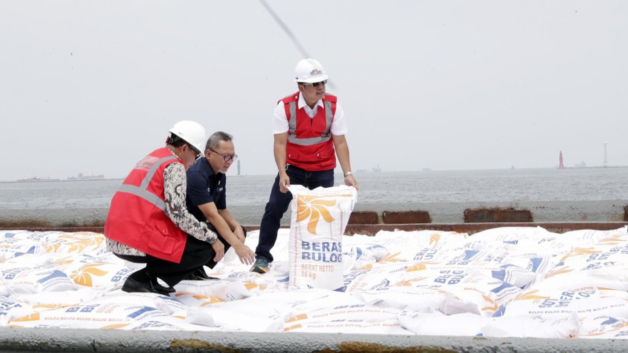 Menteri Perdagangan, Zulkifli Hasan menyatakan impor beras untuk menambah cadangan beras Bulog yang berkurang banyak, paska operasi pasar yang dilakukan Bulog. (Istimewa)