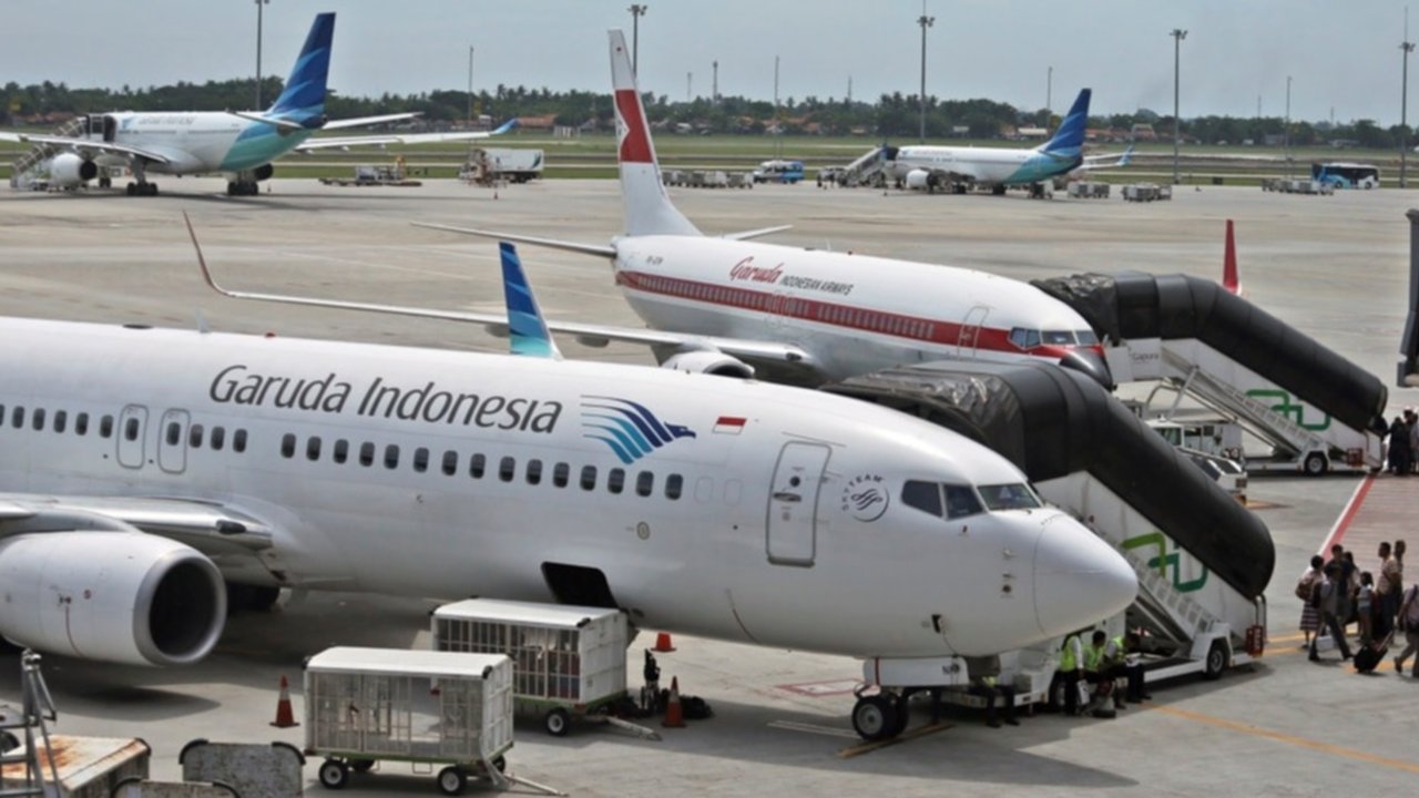Menjelang liburan Natal dan Tahun Baru (Nataru), pemerintah mewacanakan penurunan harga tiket pesawat. Namun pengamat menilai, rencana tersebut hanya sekedar gimmick.