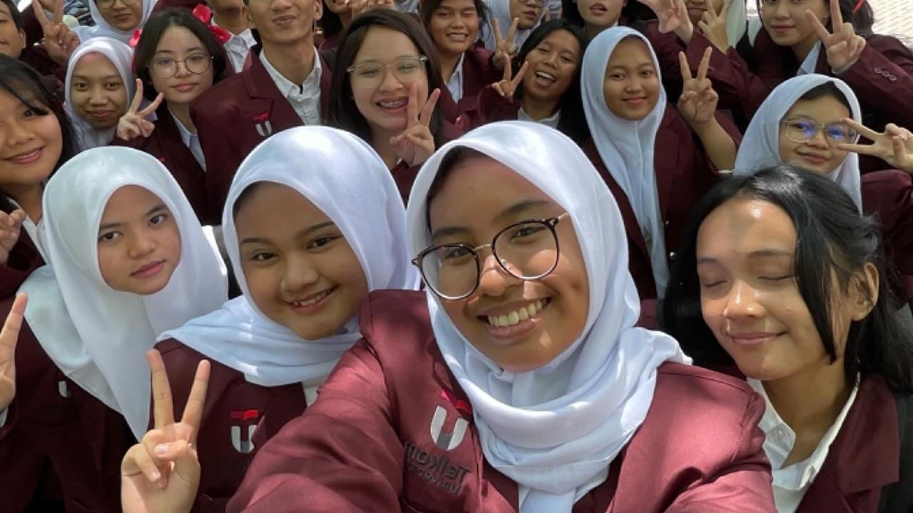 Potret Shakiena Azalea Anak Okie Agustina Jadi Anak Kuliahan. (Sumber: Instagram/shakiena.azalea)