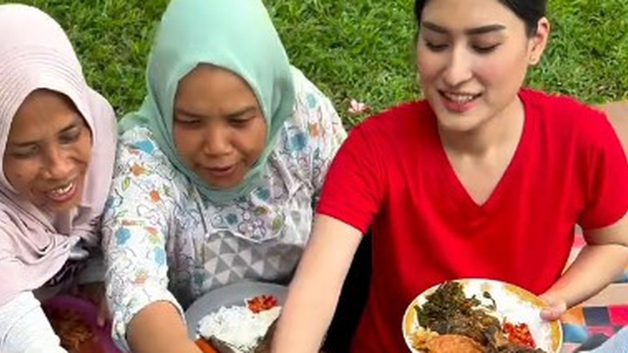 Sederet Potret Angbeen Rishi Masak Besar untuk Karyawan, dari 5 kg Jengkol - Puluhan Ikan Lele
