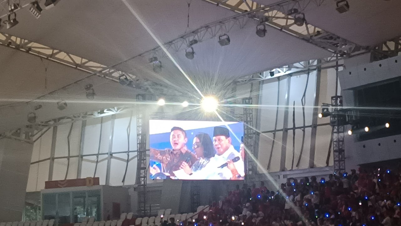 Prabowo Minta Panglima TNI, Kapolri Hingga Mayor Teddy Nyanyi di Puncak Hari Guru Nasional