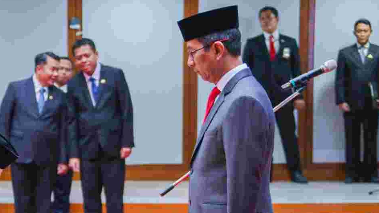 Penjabat (Pj) Gubernur DKI Jakarta Heru Budi Hartono melantik Heru Suwondo sebagai Kepala Dinas Bina Marga Provinsi DKI Jakarta di Balai Kota pada Selasa (5/12/2023). (Dok. Istimewa)