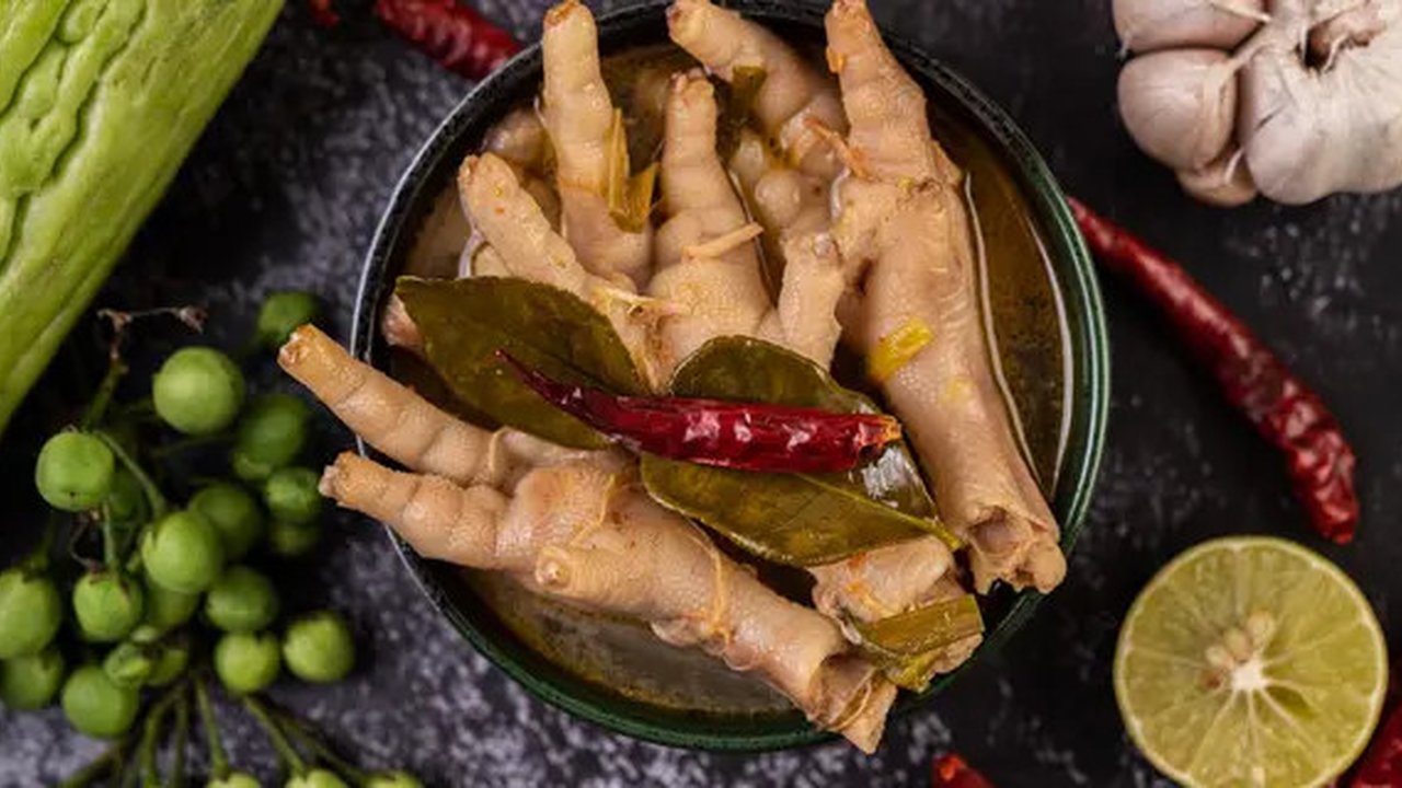 Ilustrasi ceker pedas/copyright freepik.com