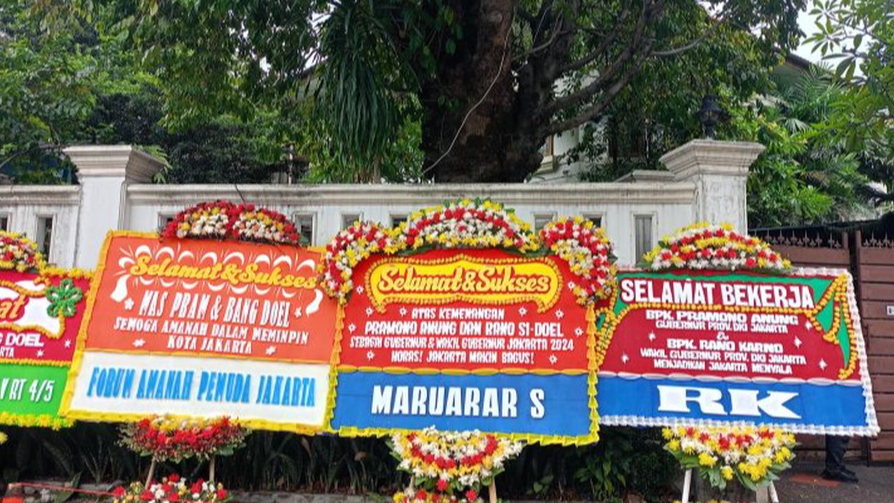 Karangan Bunga Ucapan Selamat Penuhi Rumah Pemenangan Pramono-Rano