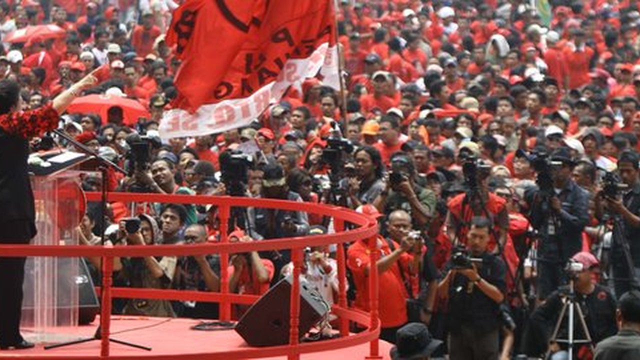 PDIP mengumumkan sejumlah pasangan bakal calon kepala daerah untuk Pilkada 2024. Namun tidak ada pengumuman paslon untuk Pilkada Jakarta, Jawa Timur, dan Jawa Barat. Sebelumnya, PDIP disebut-sebut bakal mengusung Anies Baswedan-Rano Karno di Pilgub Jakarta. (Liputan6.com/Nanda Perdana Putra)