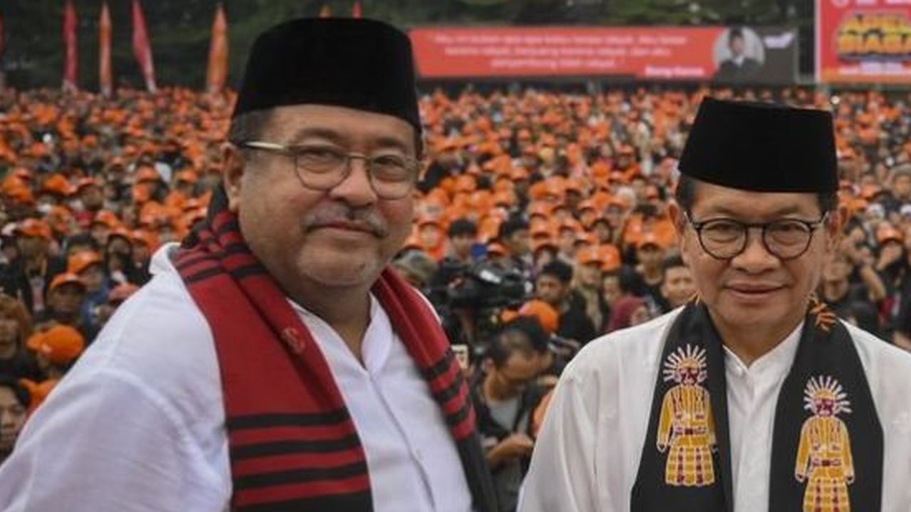 pasangan Capres-Cawapres Anies-Muhaimin dan Ganjar-Mahfud saat mengahadiri sidang di Mahkamah Konstitusi, Jakarta, Senin (22/4/2024).Dalam Sidang tersebut beragendakan putusan perselisihan hasil Pilpres 2024.Liputan6.com/Angga Yuniar