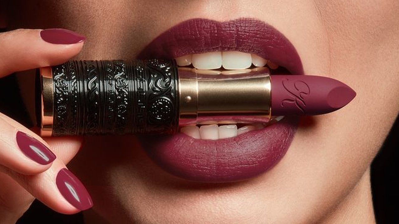 Rahasia di Balik Koleksi Lipstik Perempuan: 6 Alasan Kenapa Mereka Bisa Punya Banyak?