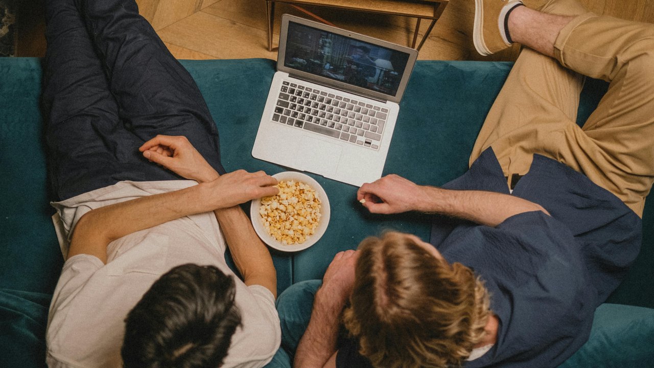 Gak Perlu Keluar Rumah, Ini Dia 5 Resep Sat Set Mudah untuk Nobar Saat Hujan Datang
