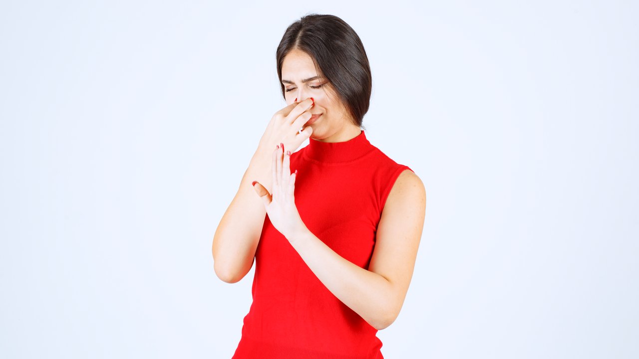 Cara Alami Mengatasi Bau Mulut agar Lebih Percaya Diri