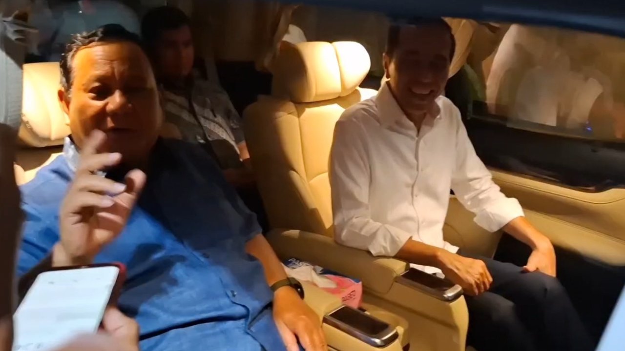 Prabowo dan Jokowi Santap Malam di Wedangan Semar Solo