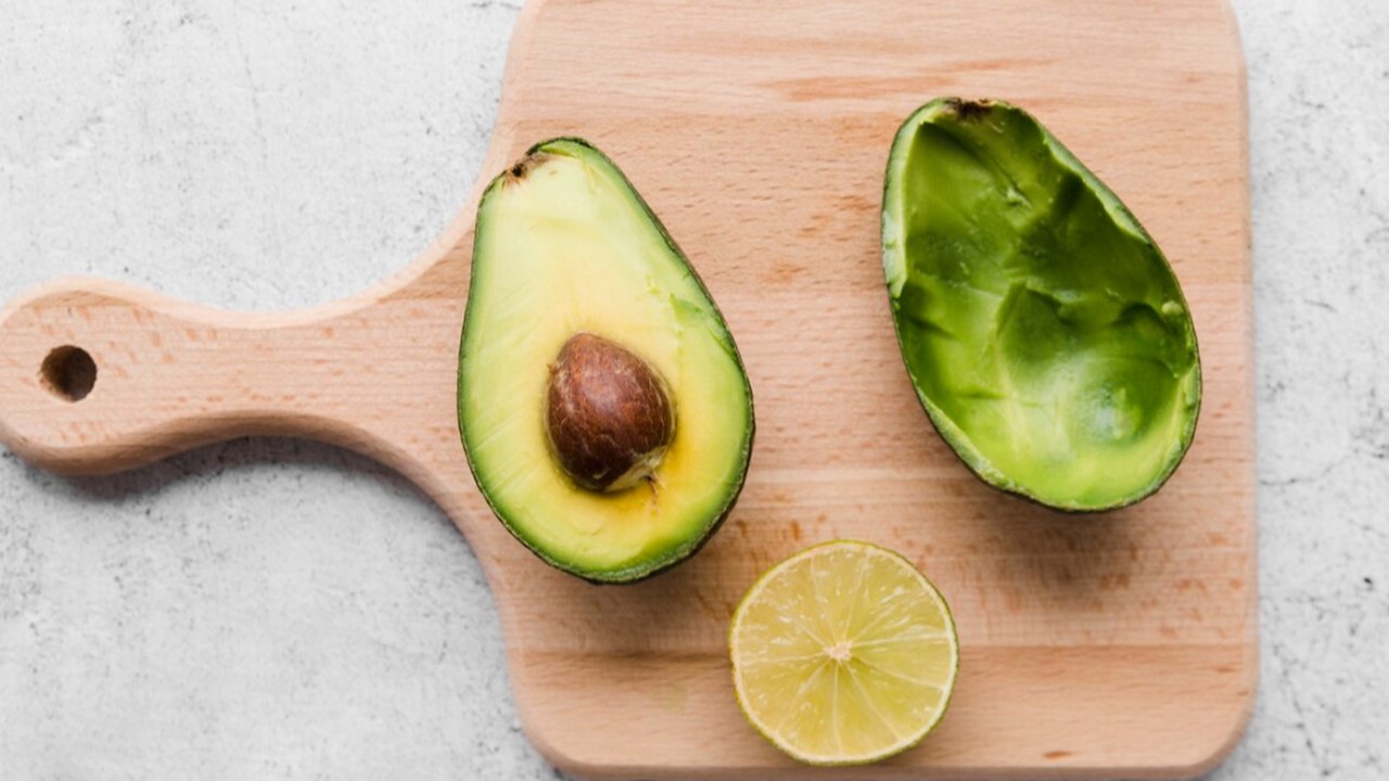 Berapa Kalori dan Nutrisi dari Buah Alpukat? Kalori yang Perlu Diwaspadai dalam Setiap Suapan