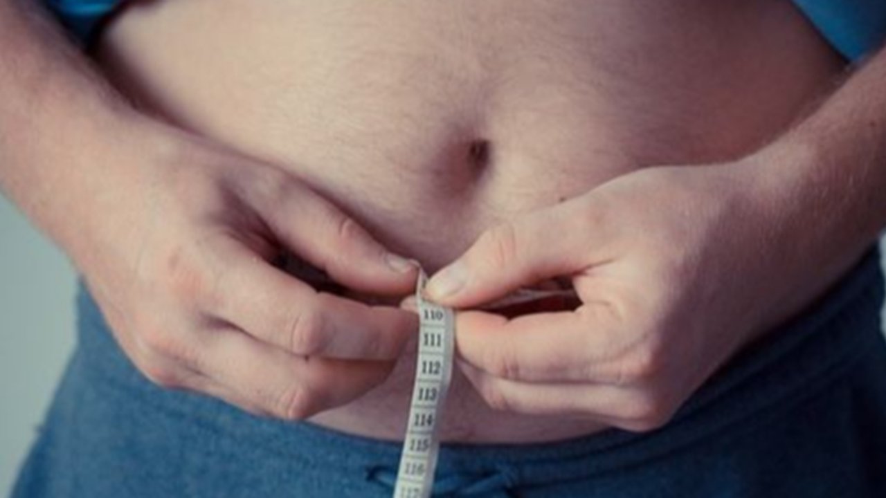 Orang yang menjalani diet sehat tetap bisa memiliki perut buncit. Hal itu disebabkan gaya hidup yang kurang sehat.