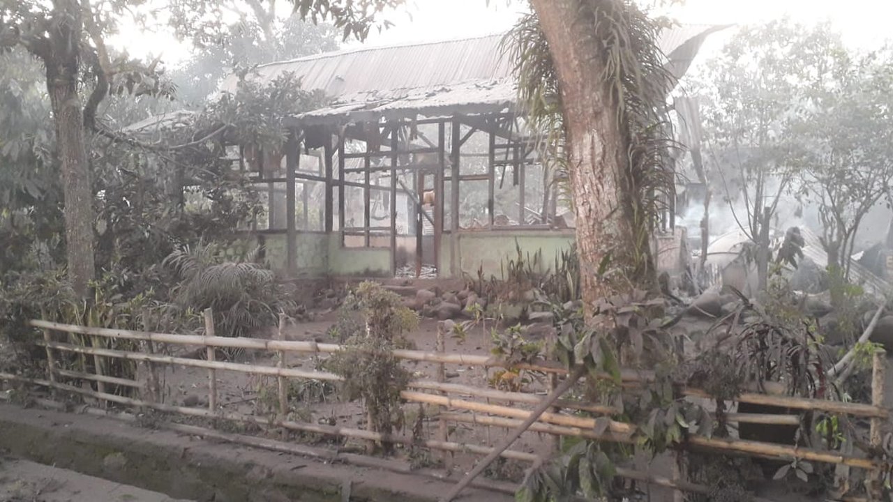 Update Erupsi Gunung Lewotobi Laki-Laki, Jalur Trans Flores Lumpuh Total