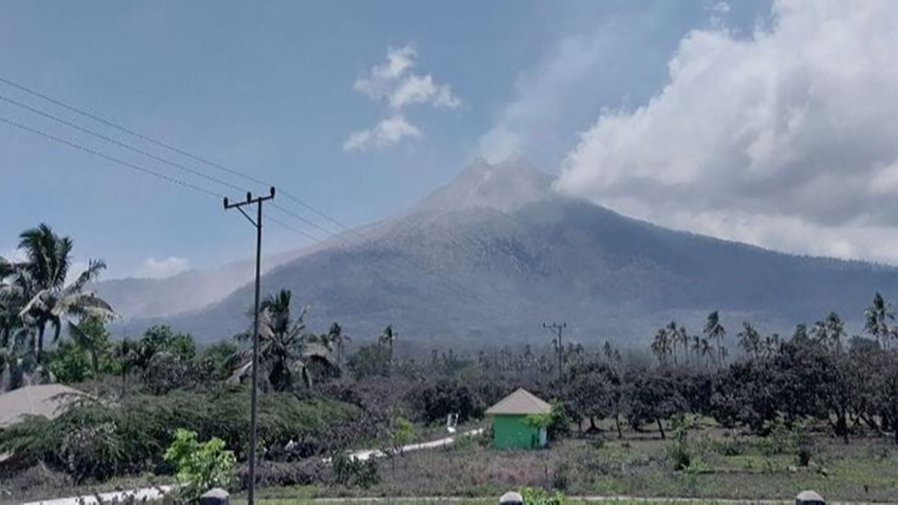 Cerita Suster Marieta Ungsikan Anak-Anak saat Material Vulkanik Gunung Lewotobi Terjang Asrama