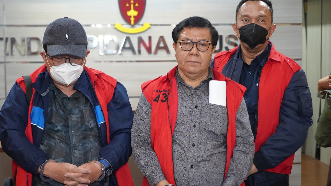 Tiga hakim diduga terima suap