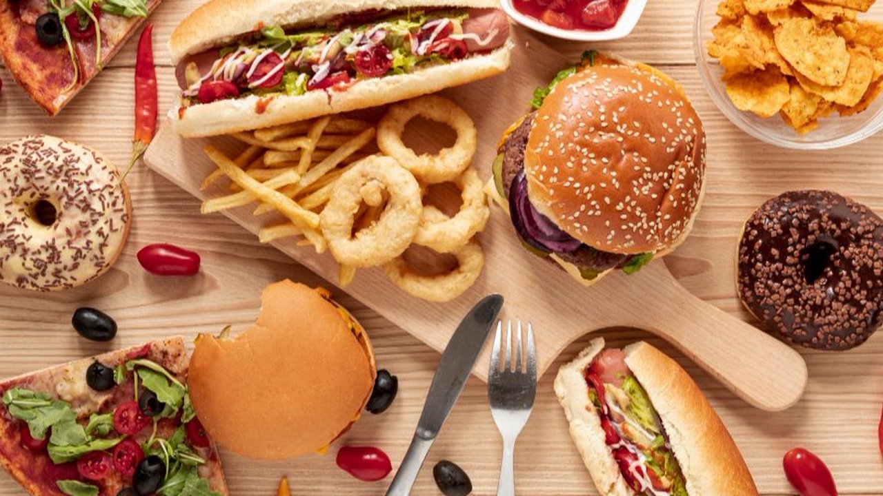 Eating junk food can have bad effects on memory and mood and increase the risk of depression.
