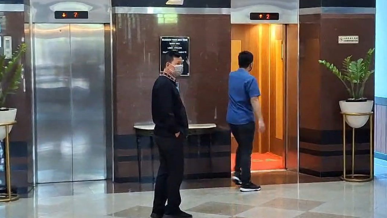 Edward Tannur Datangi Kantor Kejati Jatim