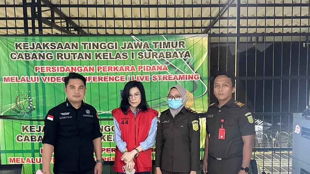 Kejaksaan Agung melalui Tim Penyidik Jaksa Agung Muda Bidang Tindak Pidana Khusus (Jam Pidsus) telah menetapkan MW selaku Ibu kandung dari terpidana Ronald Tannur sebagai tersangka. (Liput