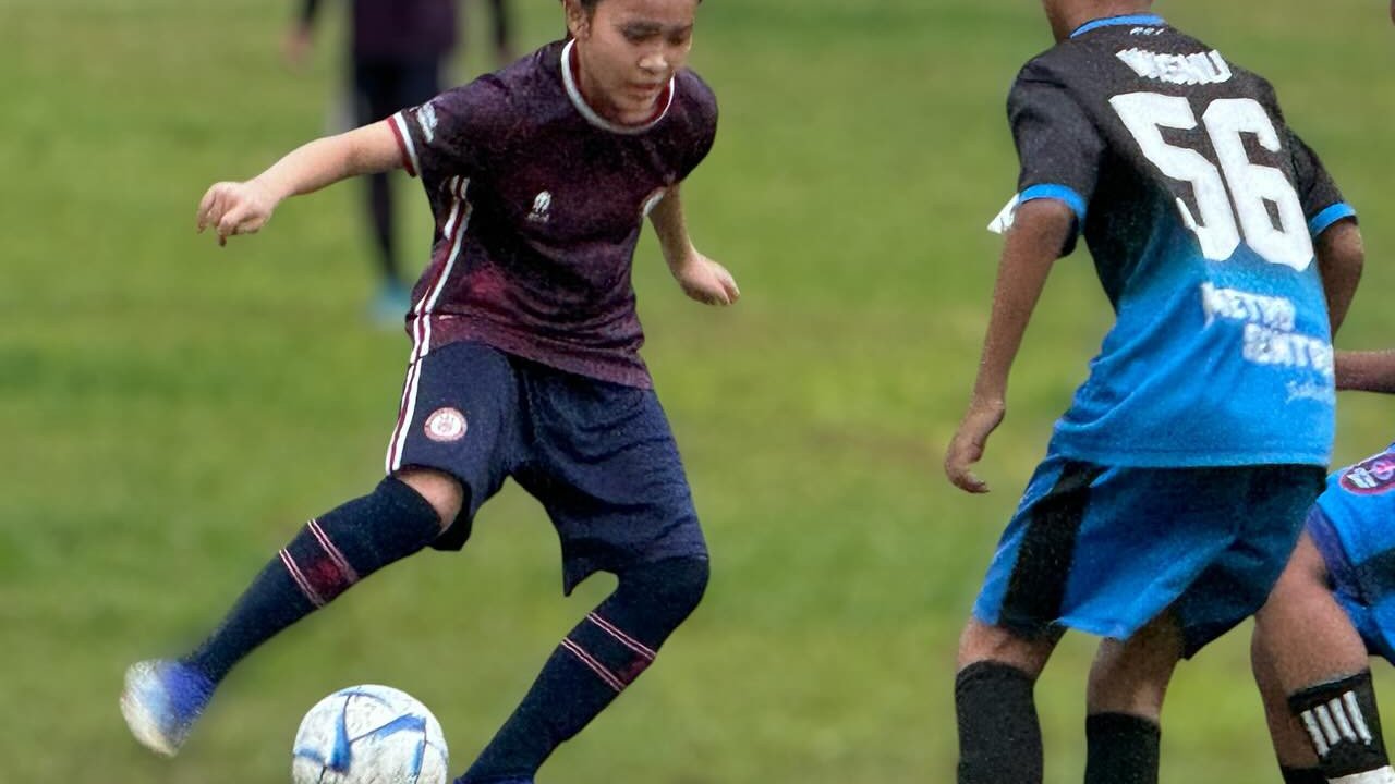 Aksi Kala Madali Anak Zaskia Adya Mecca Tanding Bola di Lapangan, Teman Setim dan Lawan Laki-Laki Semua