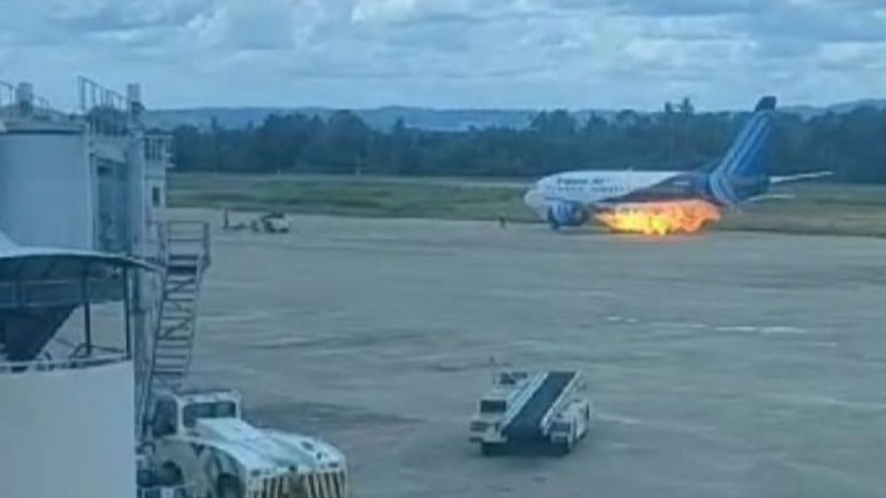 Mesin Pesawat Trigana Air Terbakar saat Mau Terbang