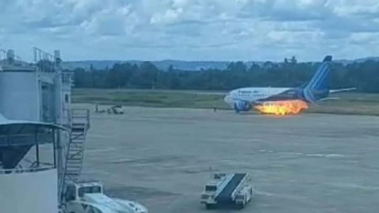Mesin Pesawat Trigana Air Terbakar saat Mau Terbang