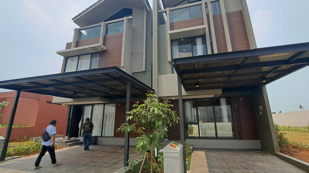 Bergeser ke wilayah yang berdekatan dengan industri, Summarecon Agung, Tbk, membuka kawasan hunian baru dengan menawarkan harga rumah Rp 950 juta per unitnya, di daerah Bitung, Kecamatan Curug, Kabupaten Tangerang.