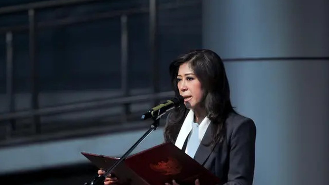 Menkomdigi Meutya Hafid dalam Upacara Peringatan Hari Sumpah Pemuda ke-96 Tahun 2024 di Kantor Kementerian Komdigi, Jakarta Pusat, Senin (28/10/2024). Credit: Komdigi