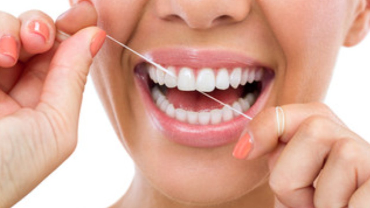 Flossing 101: Panduan Lengkap untuk Menjaga Kesehatan Gigi