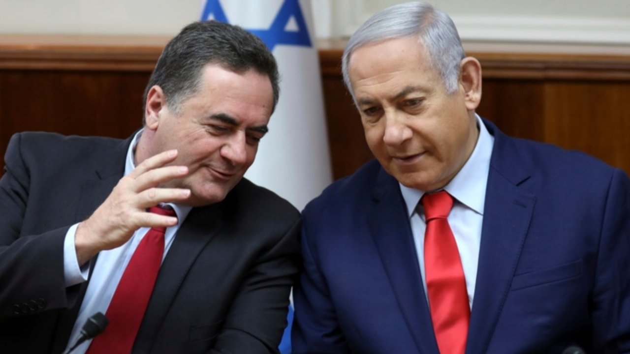 Perdana Menteri Israel Benjamin Netanyahu pada hari Selasa (4/11) memecat menteri pertahanannya yang populer, Yoav Gallant, dalam pengumuman mengejutkan yang muncul saat negara itu terlibat dalam perang di berbagai medan perang.
Netanyahu dan Gallant telah berulang kali berselisih pendapat...