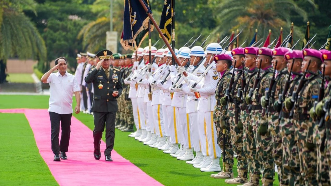 Raja Juli Antoni dan Panglima TNI Jenderal Agus Subiyanto