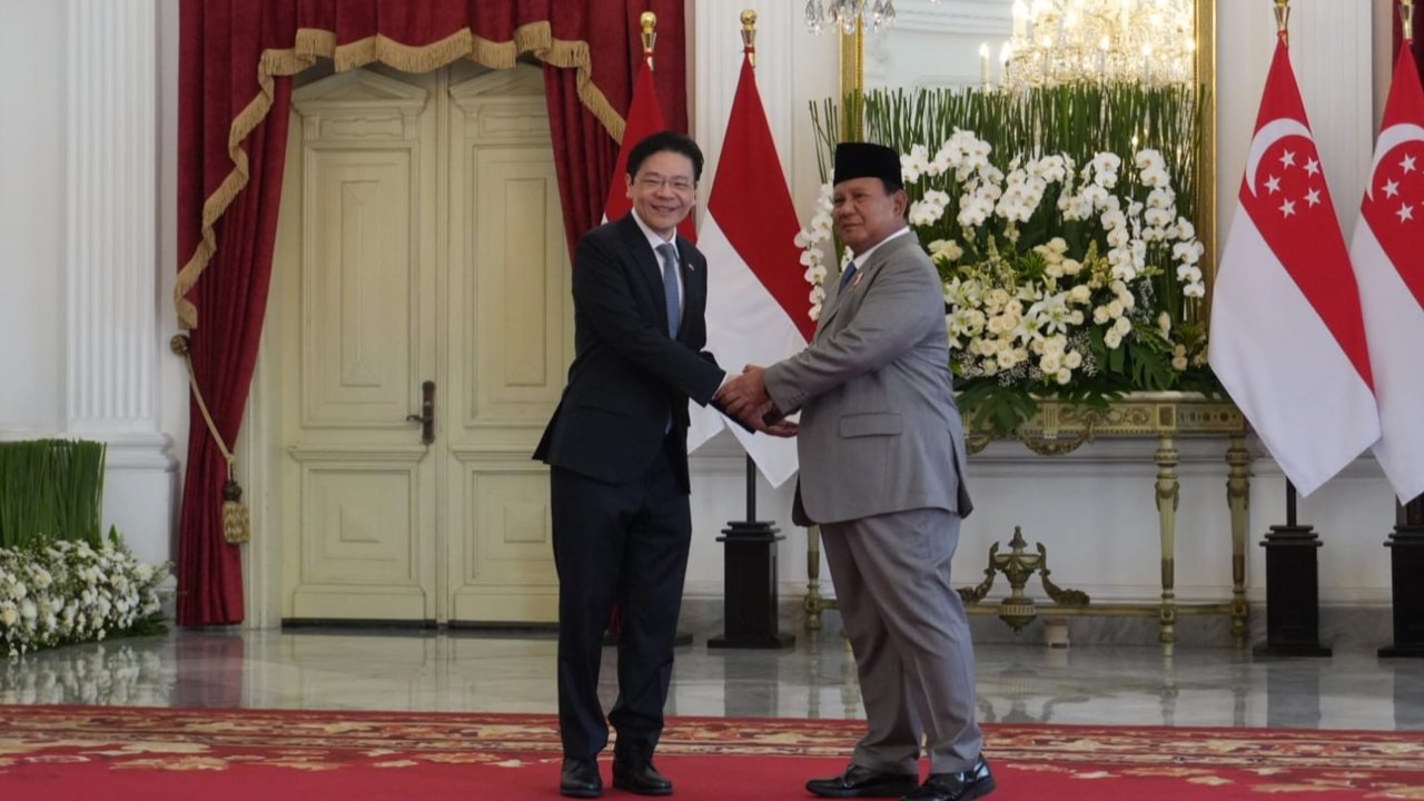 Prabowo Terima Kedatangan PM Singapura Lawrence Wong di Istana Merdeka