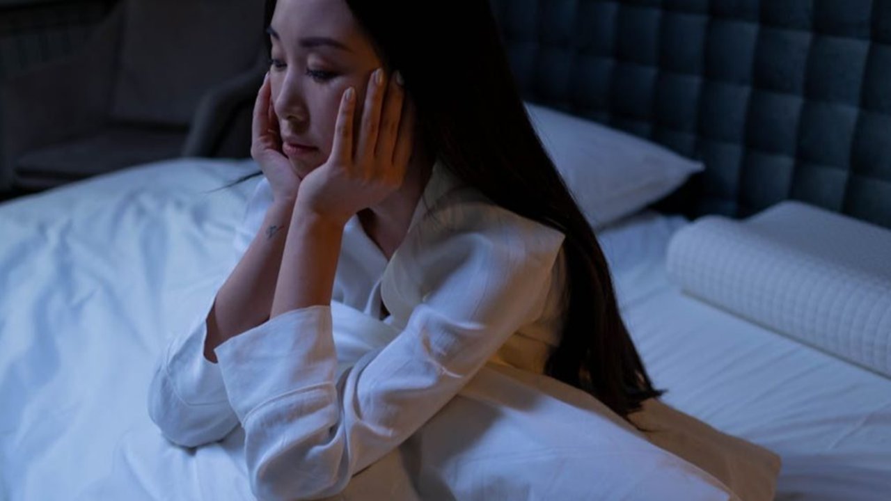 Drinking too much coffee can cause insomnia.