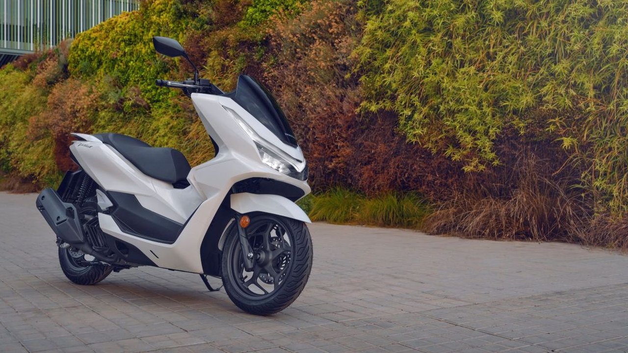 Honda PCX 2025.