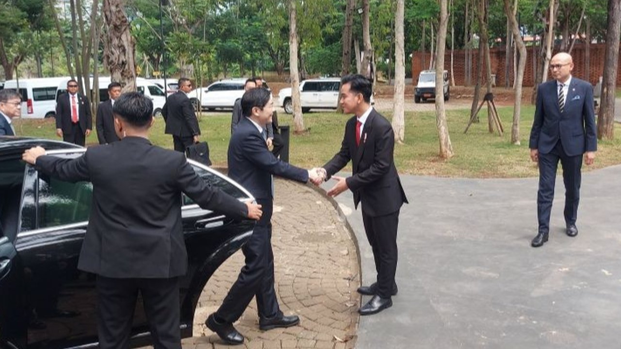 Gibran Bertemu PM Wong di Plataran Hutan Kota Senayan