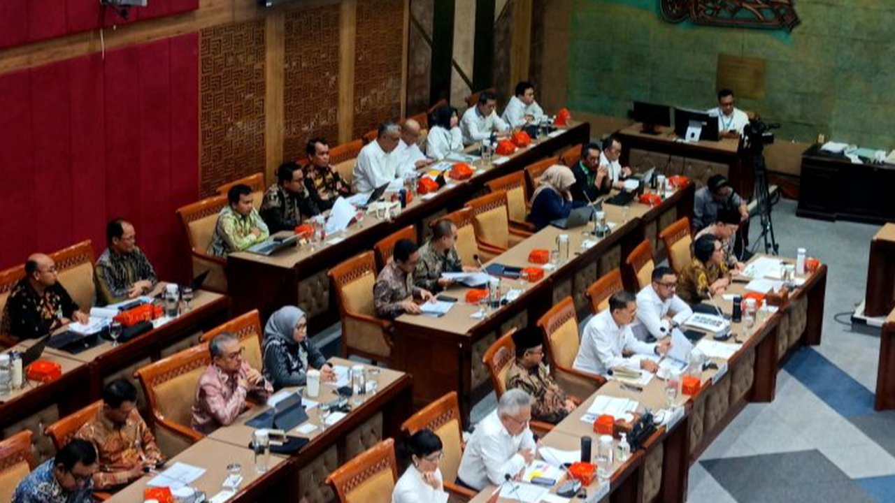 Mendiktisaintek Rapat dengan Komisi X DPR